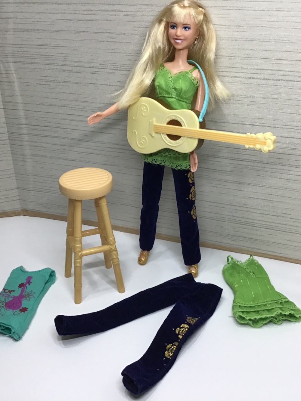 Disney Hannah Montana Doll and Clothes